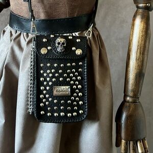 WILD CARD SKULL CROSSBODY